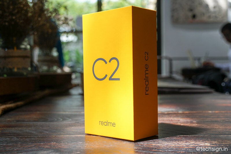 Trên tay Realme C2: vỏ nhựa chống bám vân tay, hai phiên bản cấu hình