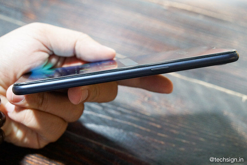 Trên tay Realme C2: vỏ nhựa chống bám vân tay, hai phiên bản cấu hình