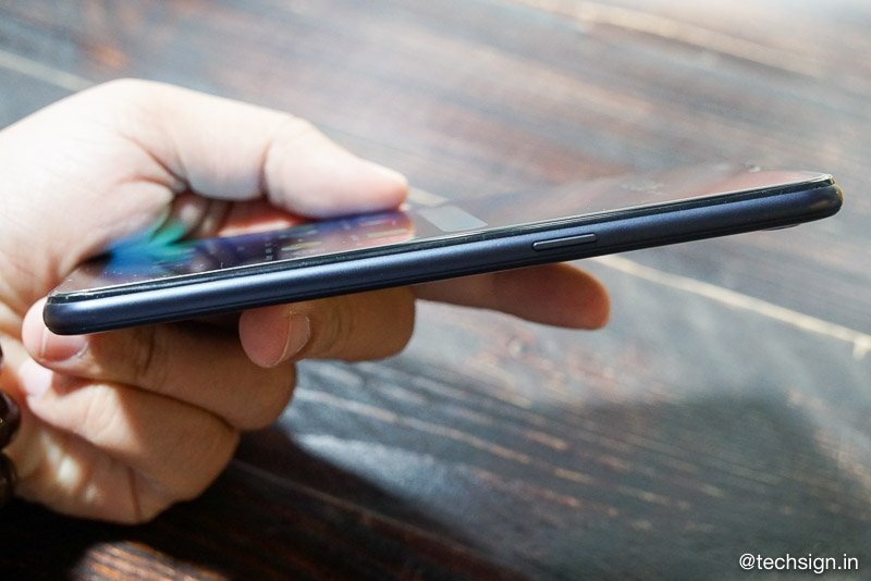 Trên tay Realme C2: vỏ nhựa chống bám vân tay, hai phiên bản cấu hình