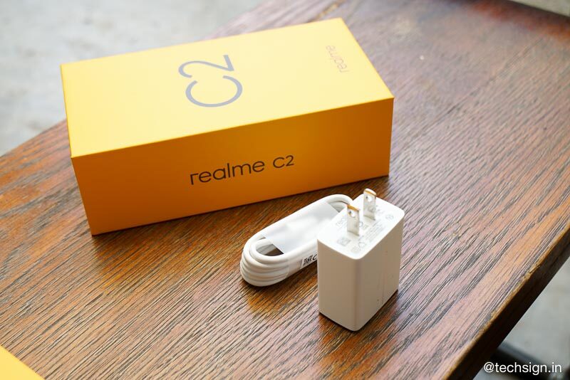 Trên tay Realme C2: vỏ nhựa chống bám vân tay, hai phiên bản cấu hình