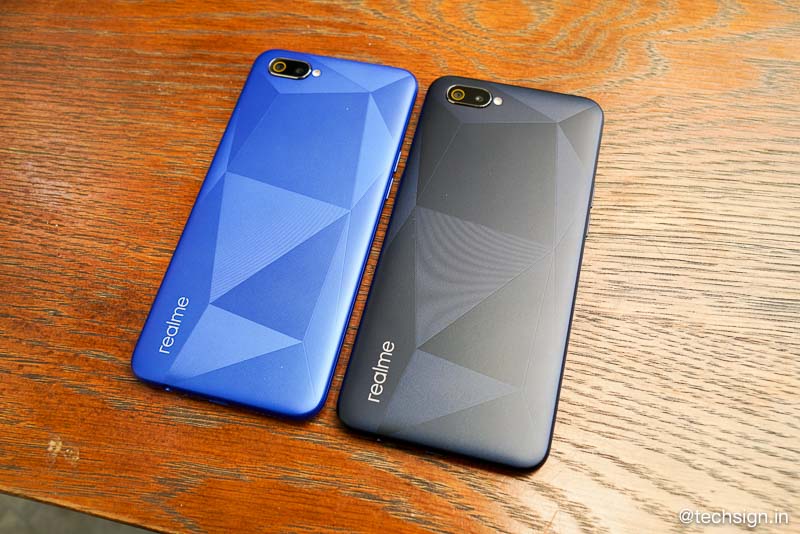 Trên tay Realme C2: vỏ nhựa chống bám vân tay, hai phiên bản cấu hình