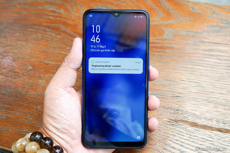 Trên tay Realme C2: vỏ nhựa chống bám vân tay, hai phiên bản cấu hình