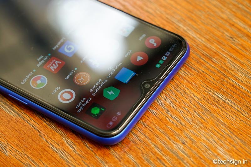 Trên tay Realme C2: vỏ nhựa chống bám vân tay, hai phiên bản cấu hình