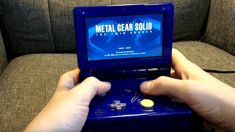 Máy chơi game tích hợp phần cứng Nintendo Wii vào vỏ máy Game Boy SP