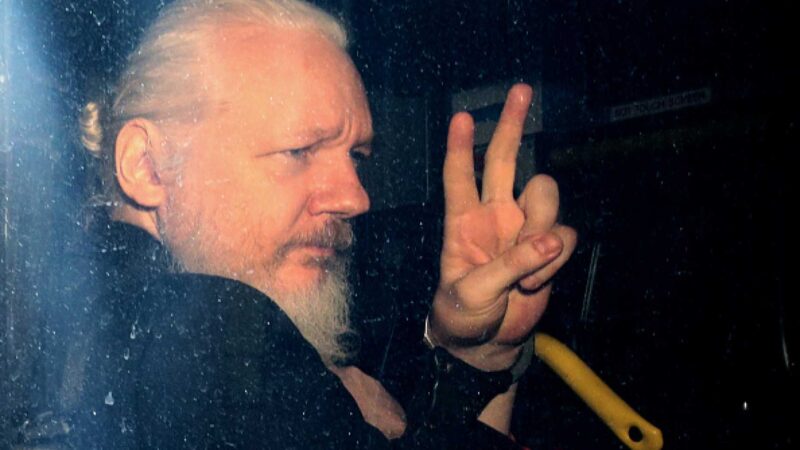Anh thông qua yêu cầu dẫn độ Julian Assange về Mỹ