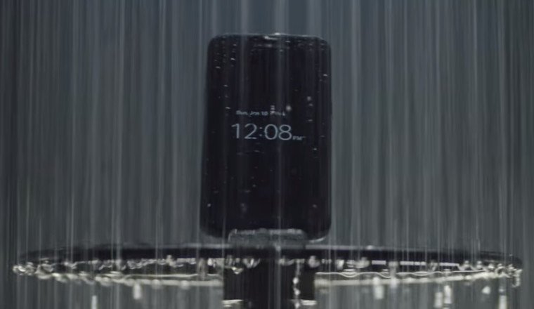 Úc kiện Samsung vì quảng cáo khả năng chống nước sai sự thật