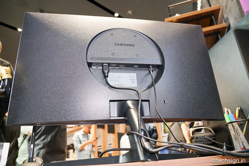 Ra mắt màn hình máy tính Samsung UHD LU28R550