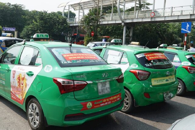 Từ 1/4, taxi công nghệ và taxi truyền thống đều không cần gắn mào trên nóc xe