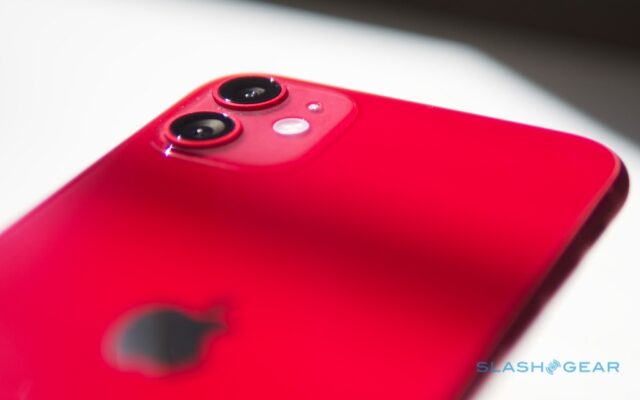 iPhone 11 vẫn hoạt động bình thường sau khi rơi xuống nước 2 tháng iPhone 11 vẫn hoạt động bình thường sau khi rơi xuống nước 2 tháng