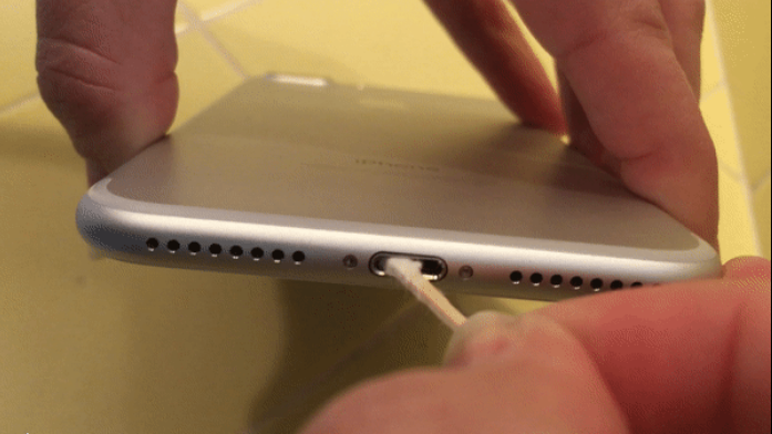 Cần làm gì khi iPhone bỗng nhiên sạc chậm?