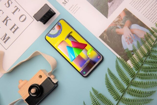 Samsung Galaxy M21 lên kệ từ 1/4 giá 5,5 triệu đồng Samsung Galaxy M21 lên kệ từ 1/4 giá 5,5 triệu đồng