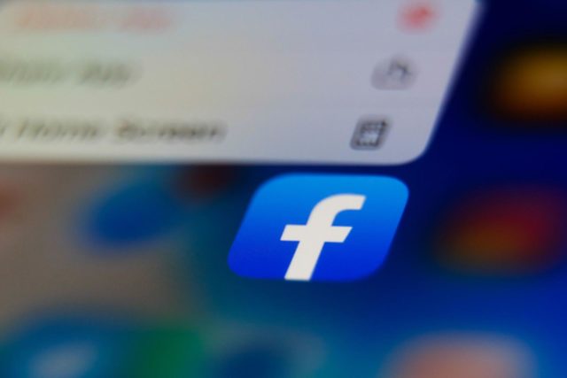 Smartphone tầm trung đã có thể sử dụng tính năng chụp ảnh 3D của Facebook Smartphone tầm trung đã có thể sử dụng tính năng chụp ảnh 3D của Facebook