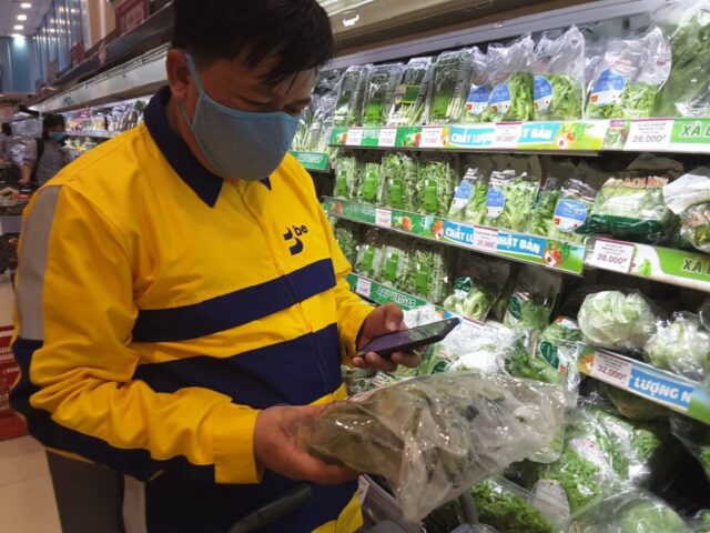 Dịch vụ đi chợ thuê "nở rộ" trong mùa dịch Covid-19 Dịch vụ đi chợ thuê "nở rộ" trong mùa dịch Covid-19