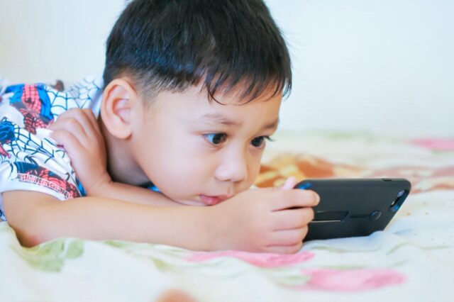 Cảnh báo nguy cơ trẻ em bị xâm hại khi tham gia các lớp học trực tuyến Cảnh báo nguy cơ trẻ em bị xâm hại khi tham gia các lớp học trực tuyến