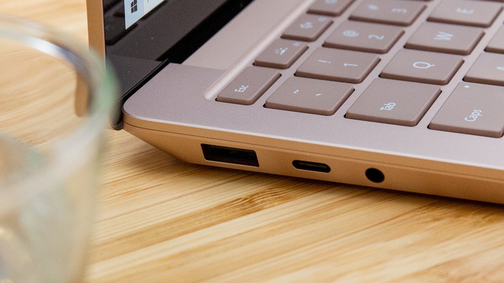 Vì sao các thiết bị Surface không được trang bị cổng Thunderbolt?