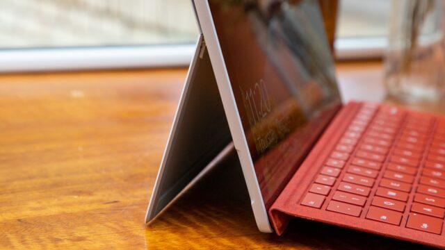 Vì sao các thiết bị Surface không được trang bị cổng Thunderbolt? Vì sao các thiết bị Surface không được trang bị cổng Thunderbolt?