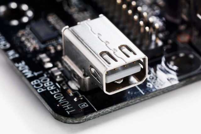 Lỗ hổng Thunderbolt khiến máy tính bị tấn công chỉ trong vài phút