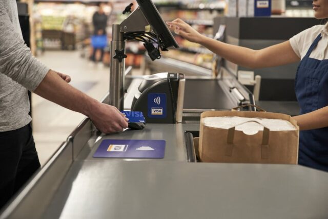 Visa: tỉ lệ sử dụng tiền mặt tại Việt Nam đang giảm dần