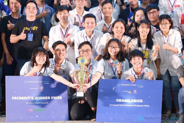 Đội 56 Credit chiến thắng cuộc thi Developer Circles Vietnam Innovation Challenge