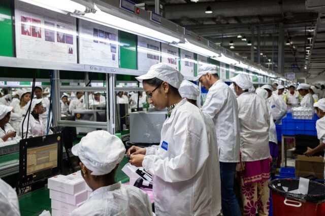 Apple đầu tư hàng triệu USD vào quy trình tự động hóa nhưng kết quả vẫn kém xa con người Apple đầu tư hàng triệu USD vào quy trình tự động hóa nhưng kết quả vẫn kém xa con người