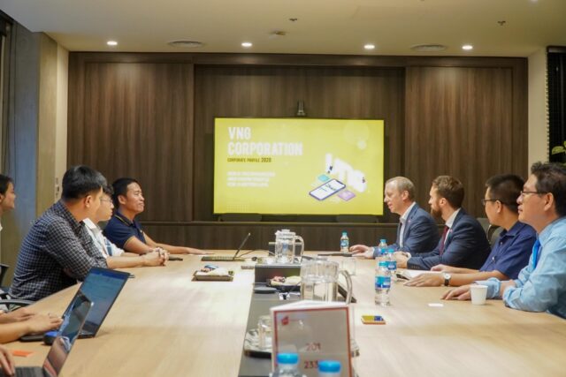 Đại sứ Vương Quốc Anh thăm và làm việc tại VNG, định hướng đầu tư vào Việt Nam Đại sứ Vương Quốc Anh thăm và làm việc tại VNG, định hướng đầu tư vào Việt Nam