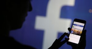 Facebook sẽ cảnh báo nếu người dùng chia sẻ bài viết cũ trên 3 tháng
