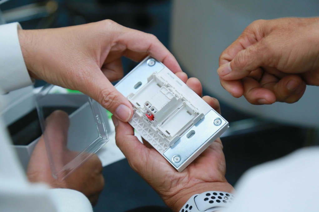 Schneider Electric ra mắt công tắc ổ cắm AvatarOn A