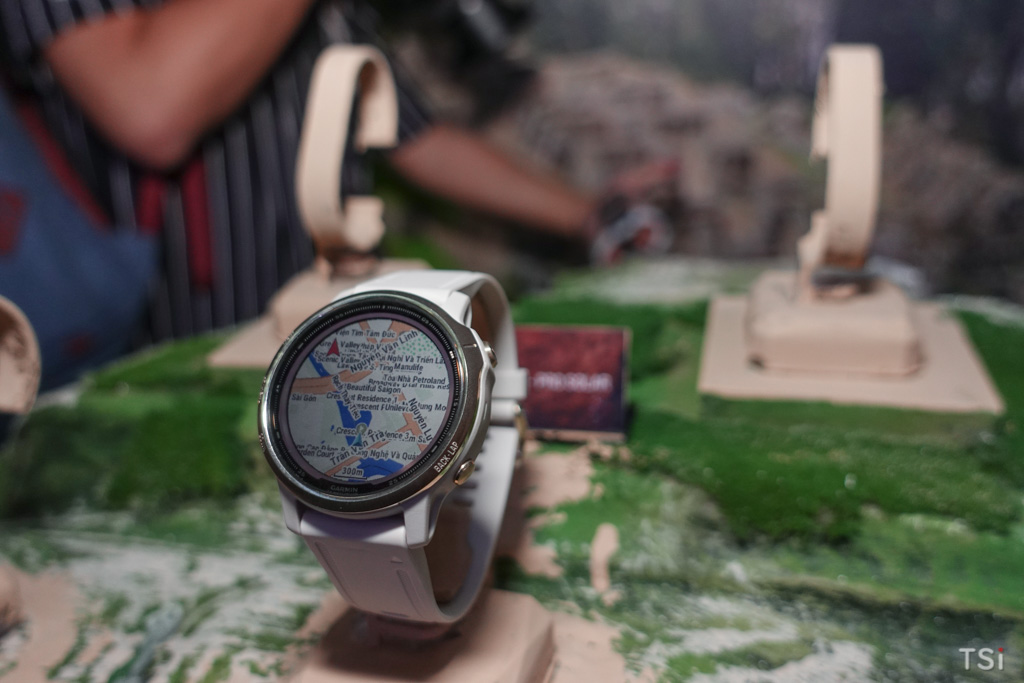 Garmin ra mắt 4 đồng hồ thể thao dùng sạc năng lượng mặt trời