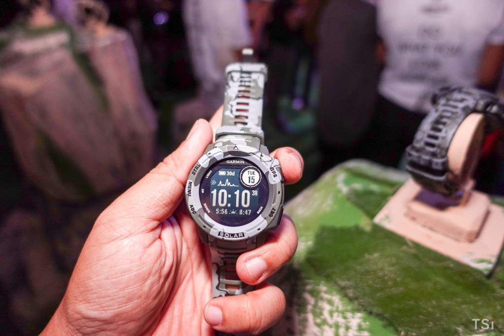 Garmin ra mắt 4 đồng hồ thể thao dùng sạc năng lượng mặt trời