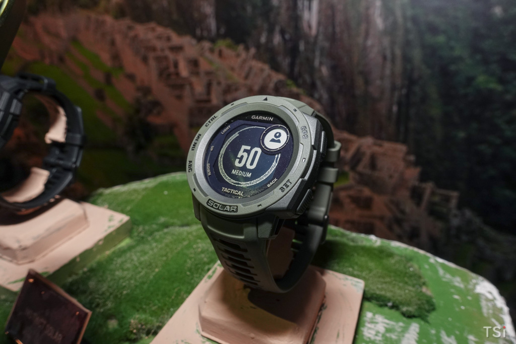 Garmin ra mắt 4 đồng hồ thể thao dùng sạc năng lượng mặt trời