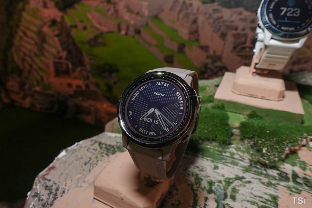 Garmin ra mắt 4 đồng hồ thể thao dùng sạc năng lượng mặt trời