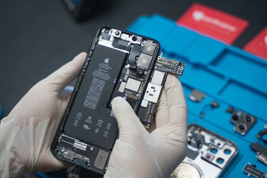 Điện Thoại Vui tháo và khám phá linh kiện iPhone 12 Pro