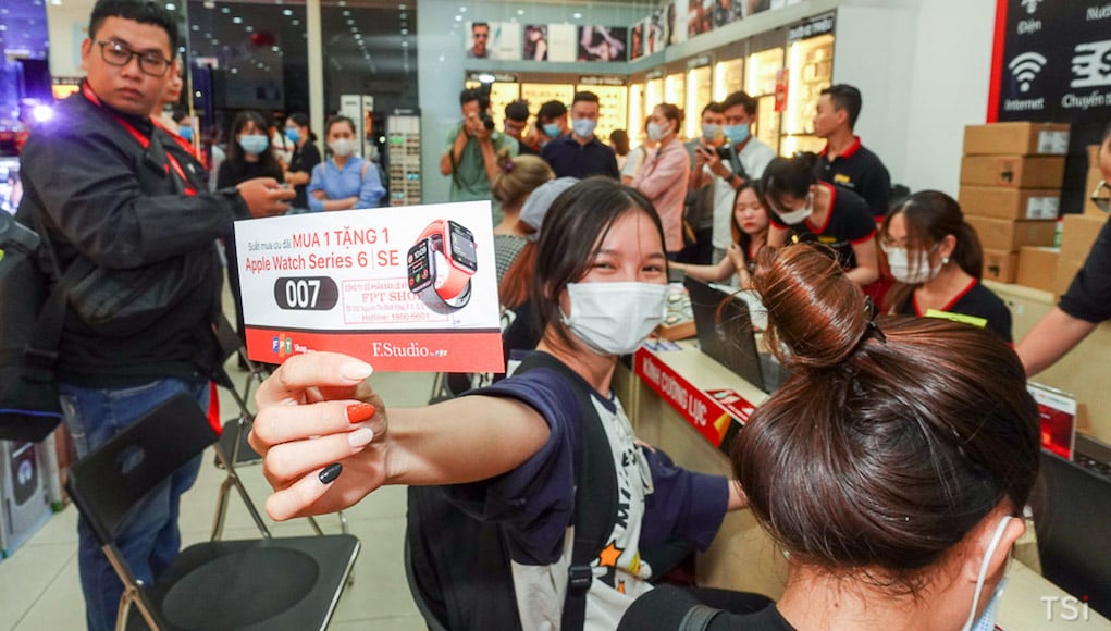 FPT Shop mở bán Apple Watch Series 6 và SE trong đêm