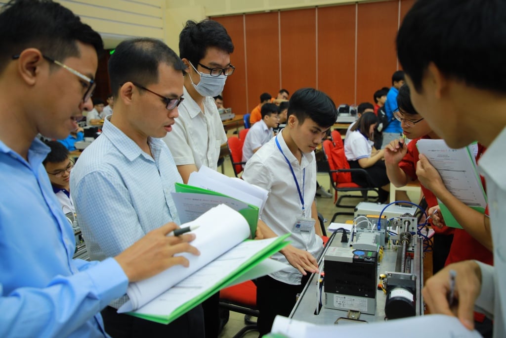 Vòng chung kết Cuộc thi Tự động hóa lần thứ 2 năm 2020 Vòng chung kết Cuộc thi Tự động hóa lần thứ 2 năm 2020