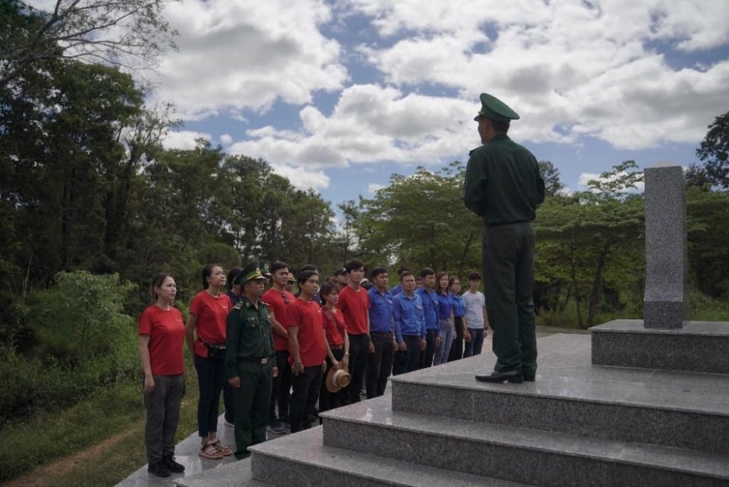 Chặng 2 hành trình xuyên Việt đã đến huyện biên giới Ea Súp Chặng 2 hành trình xuyên Việt đã đến huyện biên giới Ea Súp