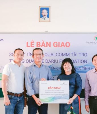 Qualcomm cùng Quỹ Dariu trao máy tính cho các trường học khu vực phía Nam Qualcomm cùng Quỹ Dariu trao máy tính cho các trường học khu vực phía Nam