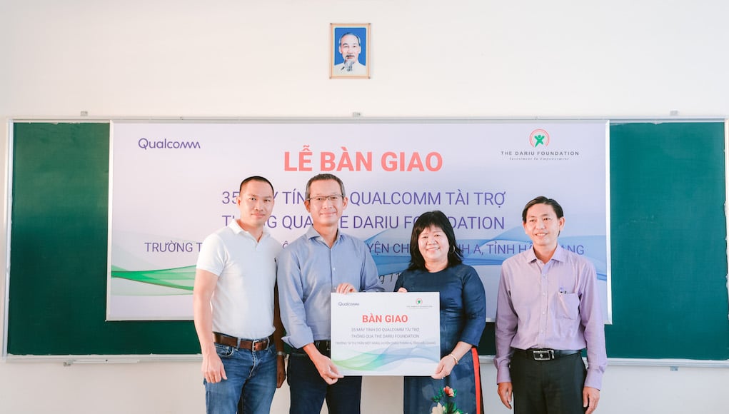 Qualcomm cùng Quỹ Dariu trao máy tính cho các trường học khu vực phía Nam