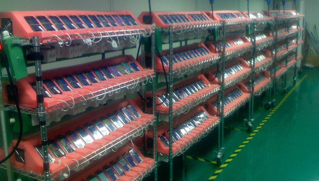 Lộ ảnh dây chuyền sản xuất iPhone năm 2007: Còn đơn giản và thô sơ