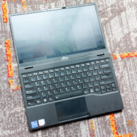 Ra mắt laptop siêu mỏng nhẹ Fujitsu UH-X, giá từ 29,9 triệu đồng