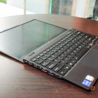 Ra mắt laptop siêu mỏng nhẹ Fujitsu UH-X, giá từ 29,9 triệu đồng