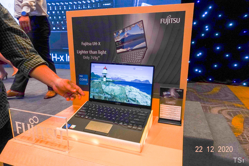 Ra mắt laptop siêu mỏng nhẹ Fujitsu UH-X, giá từ 29,9 triệu đồng Ra mắt laptop siêu mỏng nhẹ Fujitsu UH-X, giá từ 29,9 triệu đồng