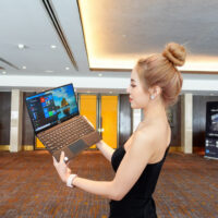 Ra mắt laptop siêu mỏng nhẹ Fujitsu UH-X, giá từ 29,9 triệu đồng