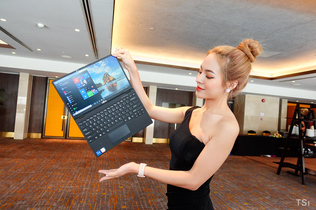 Ra mắt laptop siêu mỏng nhẹ Fujitsu UH-X, giá từ 29,9 triệu đồng Ra mắt laptop siêu mỏng nhẹ Fujitsu UH-X, giá từ 29,9 triệu đồng