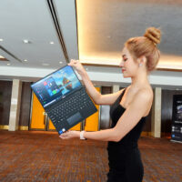 Ra mắt laptop siêu mỏng nhẹ Fujitsu UH-X, giá từ 29,9 triệu đồng