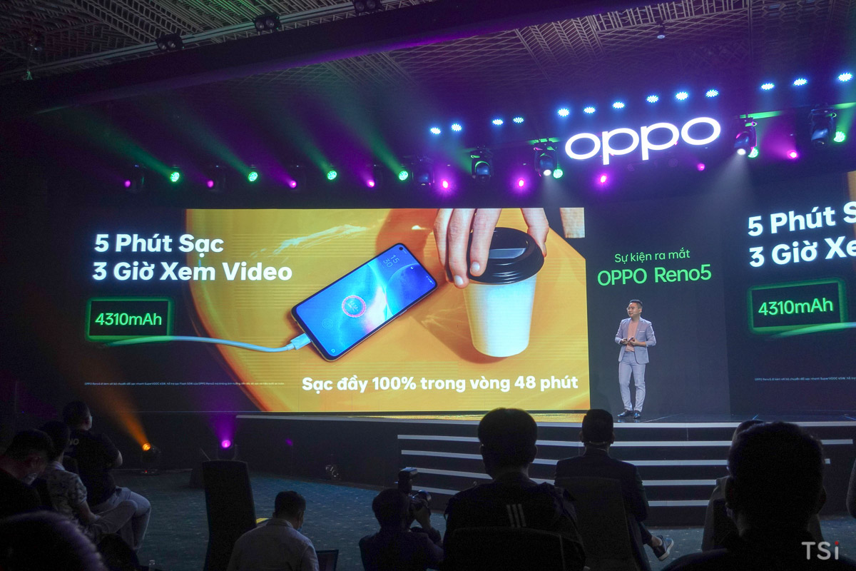 OPPO Reno5 chính thức ra mắt với hai màu, giá 8,7 triệu đồng OPPO Reno5 chính thức ra mắt với hai màu, giá 8,7 triệu đồng