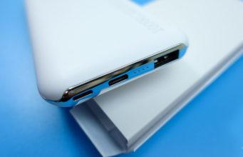 Pin dự phòng QCY-PB10 thuộc hệ sinh thái Xiaomi: đẹp, nhỏ gọn, hỗ trợ sạc nhanh