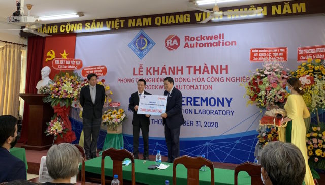 Rockwell Automation tài trợ hơn 7 tỉ đồng cho đại học Cần Thơ Rockwell Automation tài trợ hơn 7 tỉ đồng cho đại học Cần Thơ