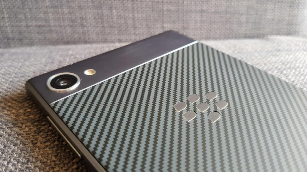 BlackBerry bán 90 bằng sáng chế smartphone cho Huawei