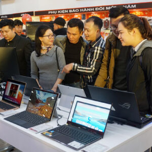 FPT Shop khai trương 30 Trung tâm laptop, lên kệ Surface Pro 7