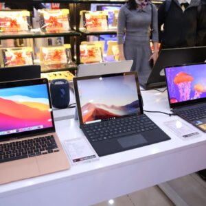 FPT Shop khai trương 30 Trung tâm laptop, lên kệ Surface Pro 7